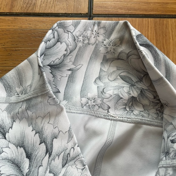 Lululemon floral leggings - Picture 5 of 5